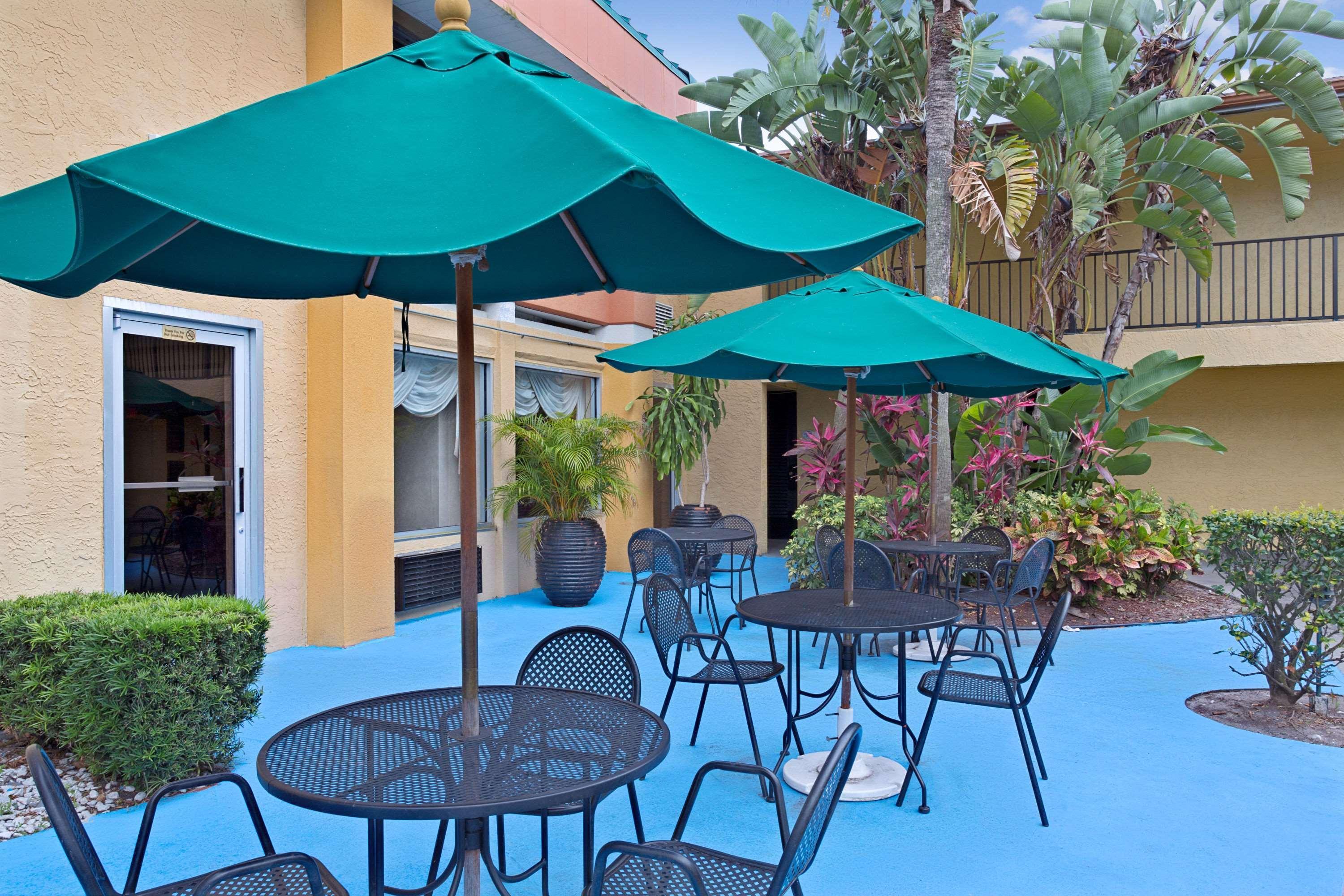 Garnet Inn & Suites Orlando Exteriör bild