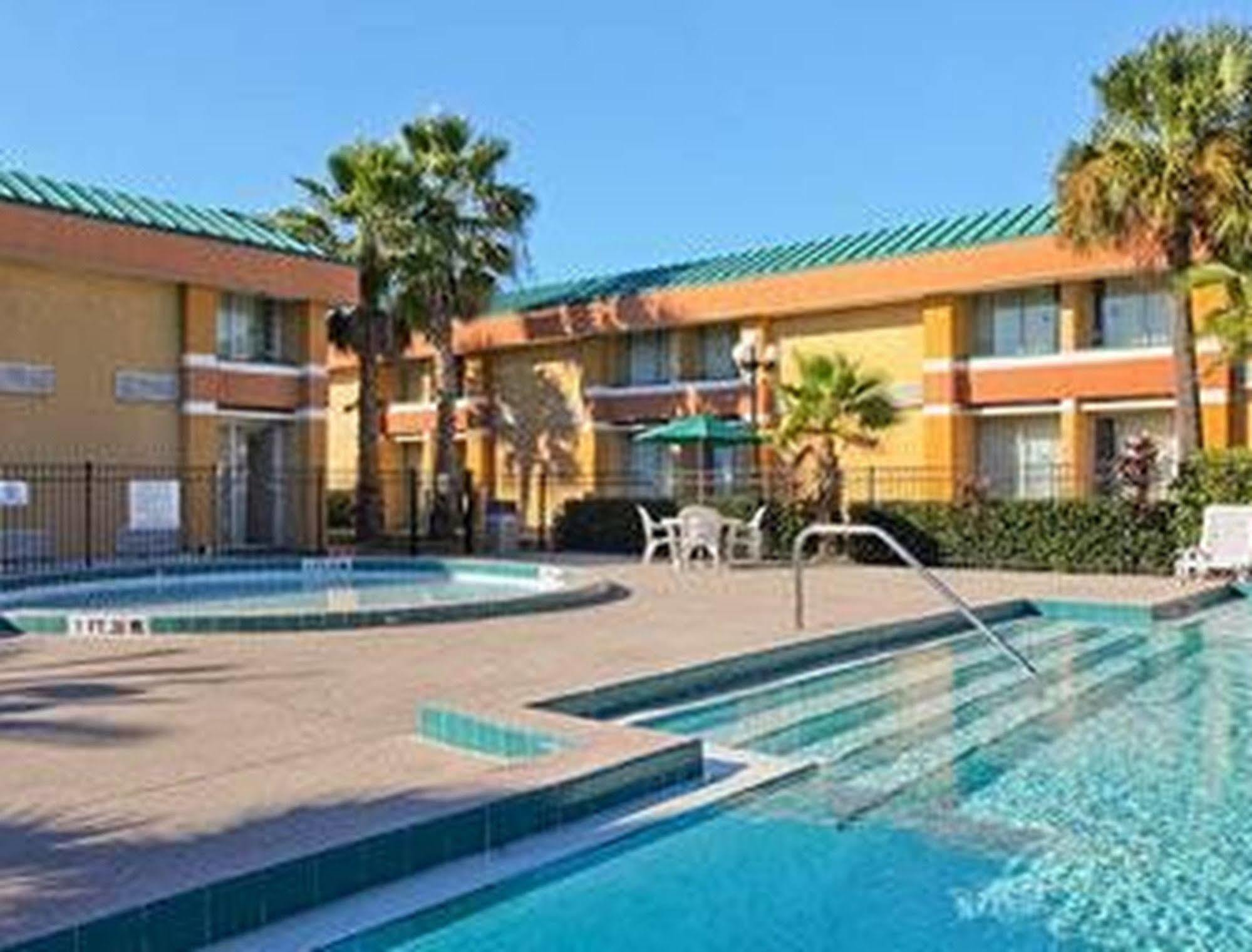 Garnet Inn & Suites Orlando Exteriör bild