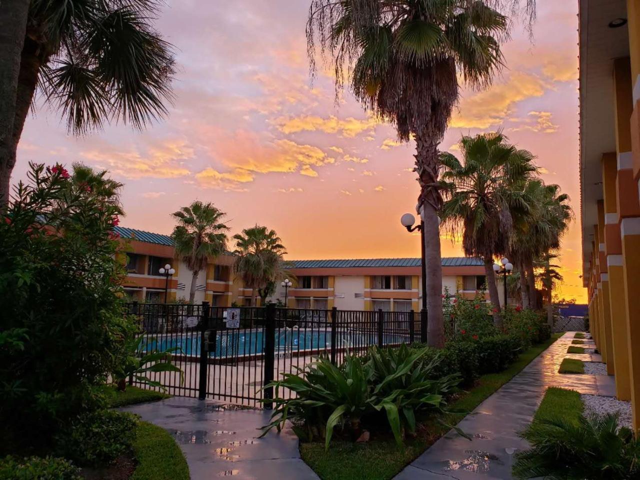 Garnet Inn & Suites Orlando Exteriör bild