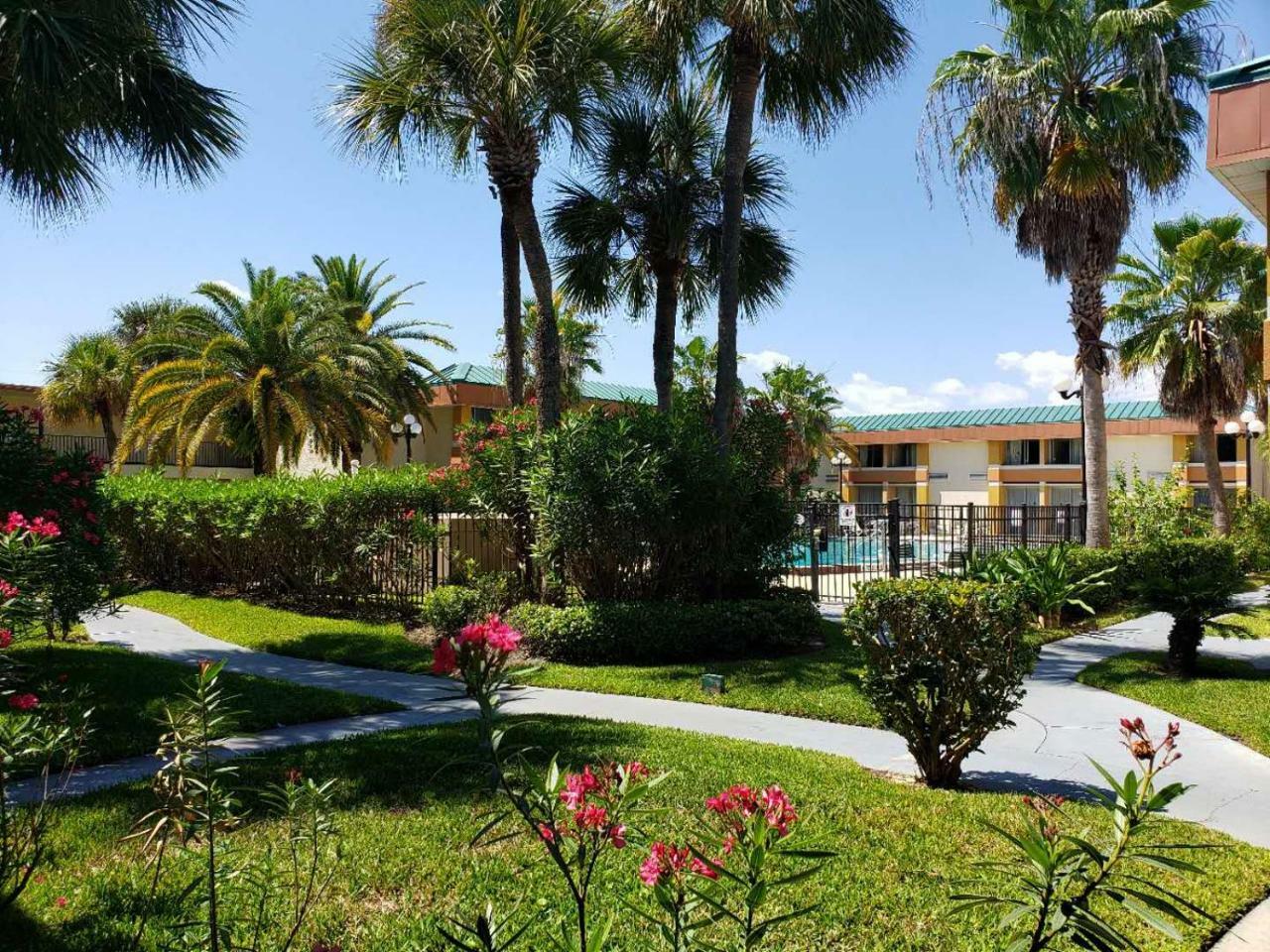 Garnet Inn & Suites Orlando Exteriör bild