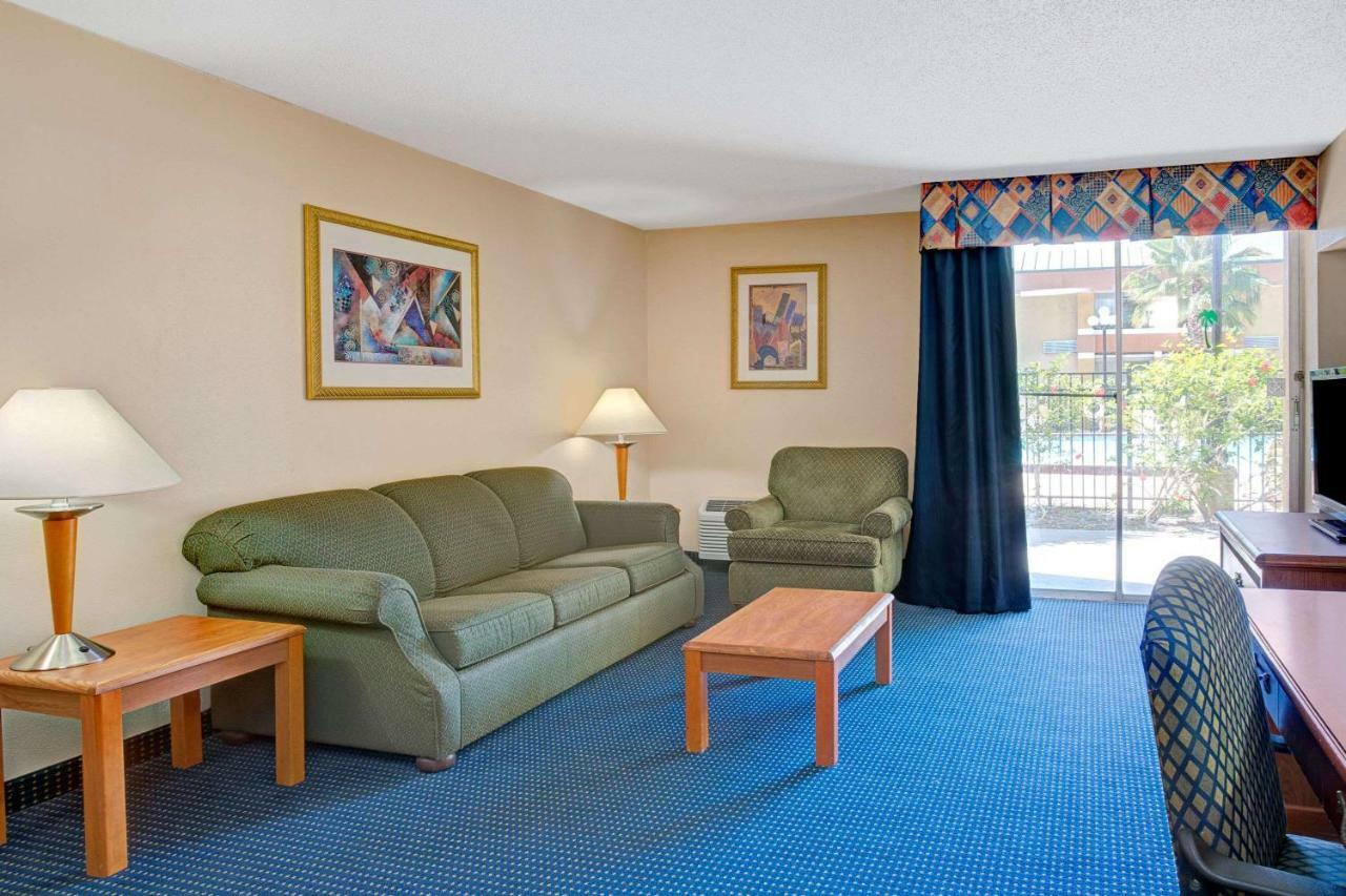 Garnet Inn & Suites Orlando Exteriör bild
